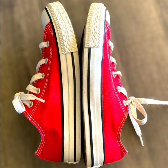Boys Red Chucks Like New - Picture 6 of 8